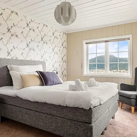 Villa Dinbnb Homes I Luxury With Hot Tub & Views