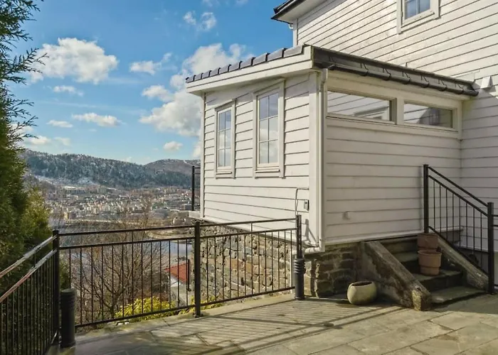Villa Dinbnb Homes I Luxury With Hot Tub & Views