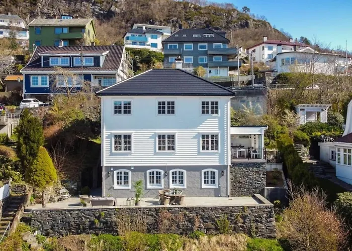 Villa Dinbnb Homes I Luxury With Hot Tub & Views *