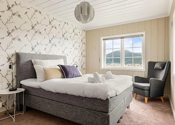 Villa Dinbnb Homes I Luxury With Hot Tub & Views