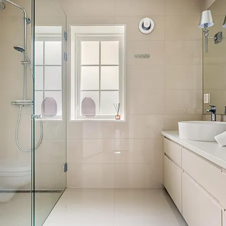 Вилла Dinbnb Homes I Luxury With Hot Tub & Views Берген
