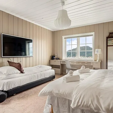 Dinbnb Homes I Luxury With Hot Tub & Views Берген