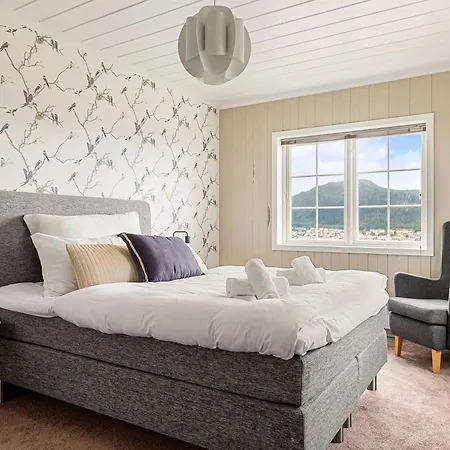 Вилла Dinbnb Homes I Luxury With Hot Tub & Views