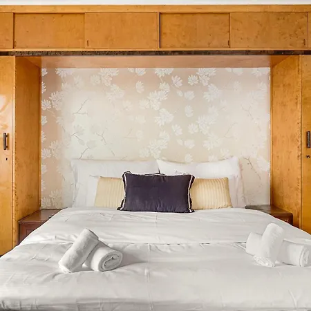 Вилла Dinbnb Homes I Luxury With Hot Tub & Views Берген